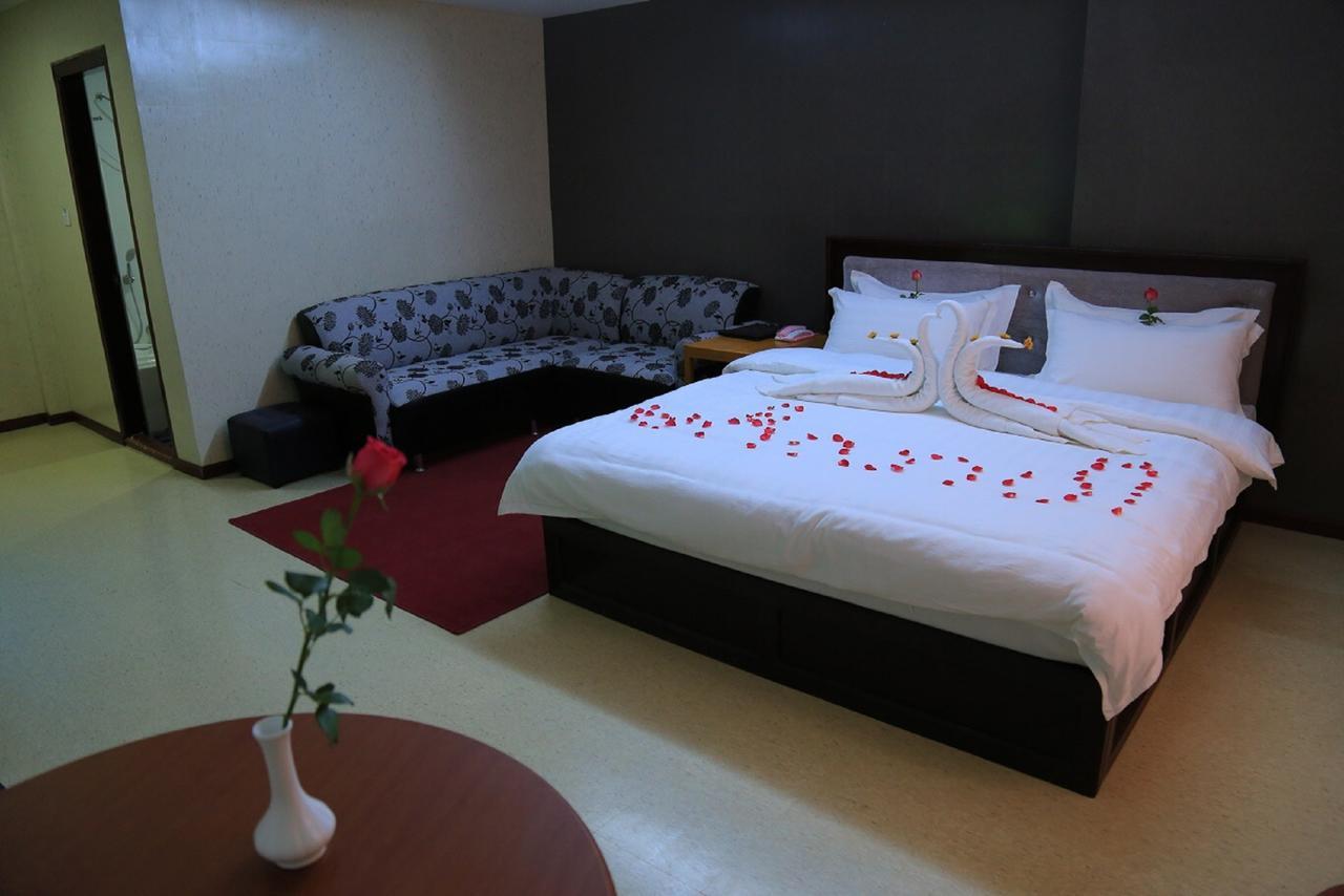 King & Queen Hotel Munywa Zewnętrze zdjęcie